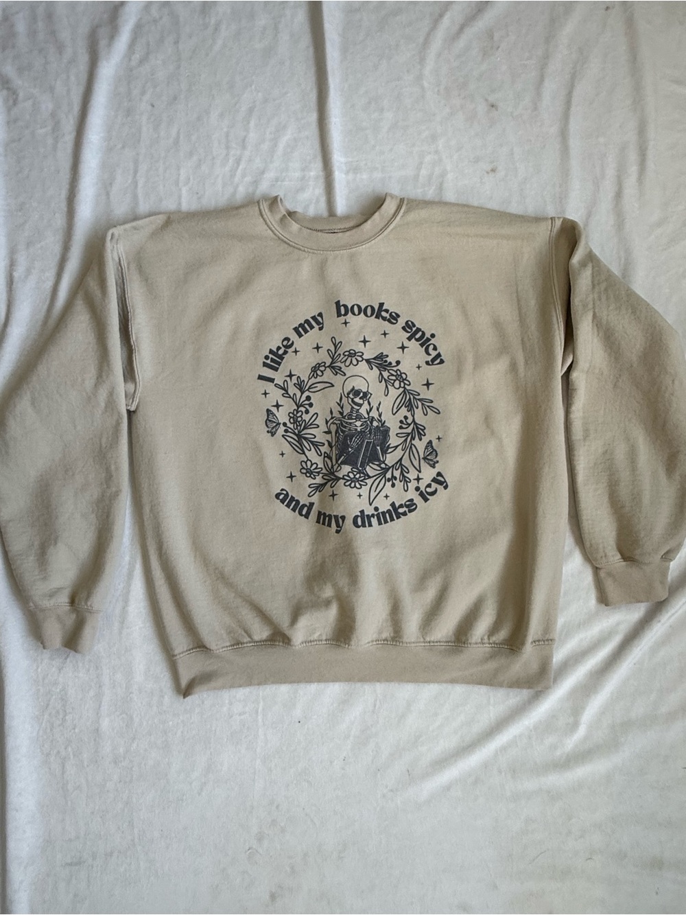 Cream Graphic Sweatshirt - "I like my books spicy and my drinks icy"